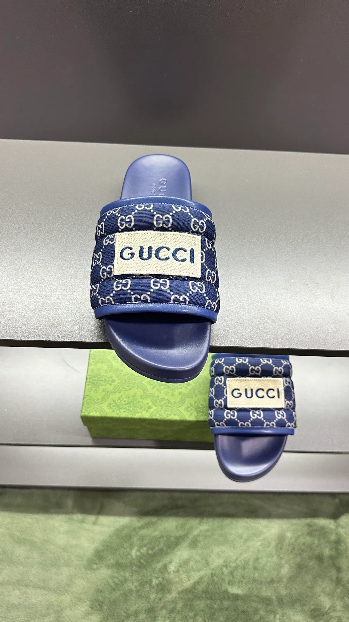 [G Family Couple Style] P: 300💰Female size 36~40 Men's size 39~45, (46. Custom-made Unisex GG slippers This slipper is made of GG polyester fiber and is decorated with a Gucci label on the front, adding a striking logo feel to the style. Beige GG recycled polyester fiber Unisex leather trim "Gucci Made in Italy" embroidered label Rubber sole Flat Made in Italy
